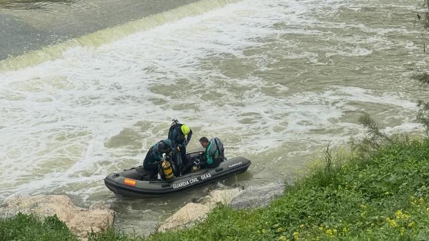 Sin rastro de un joven de 31 años desaparecido en el Guadalquivir tras 24 horas de intensa búsqueda