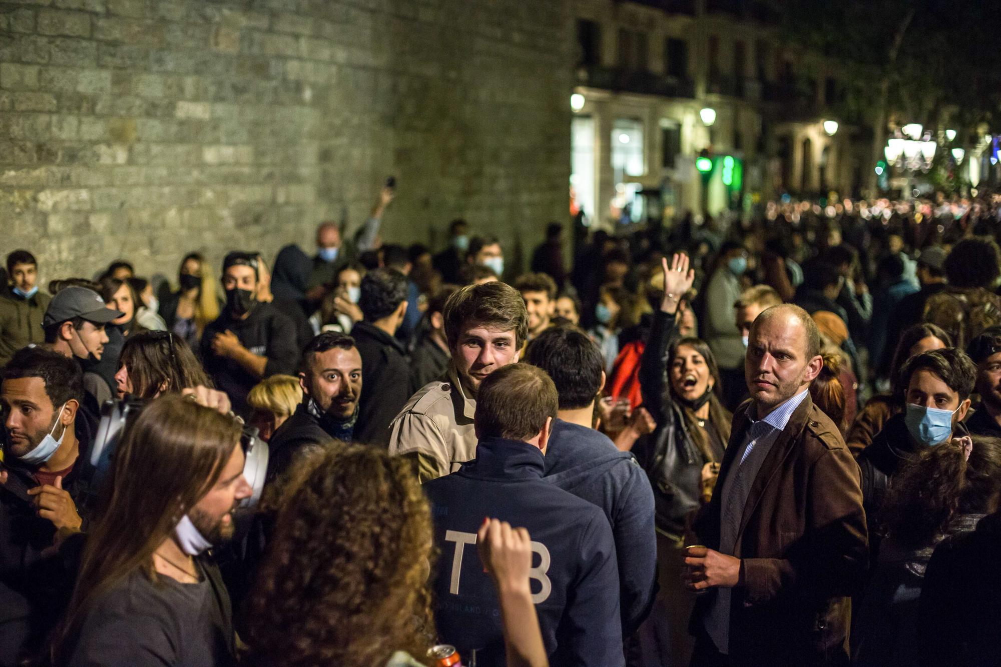 Desallotgen més de 7.000 persones durant la nit de divendres a Barcelona