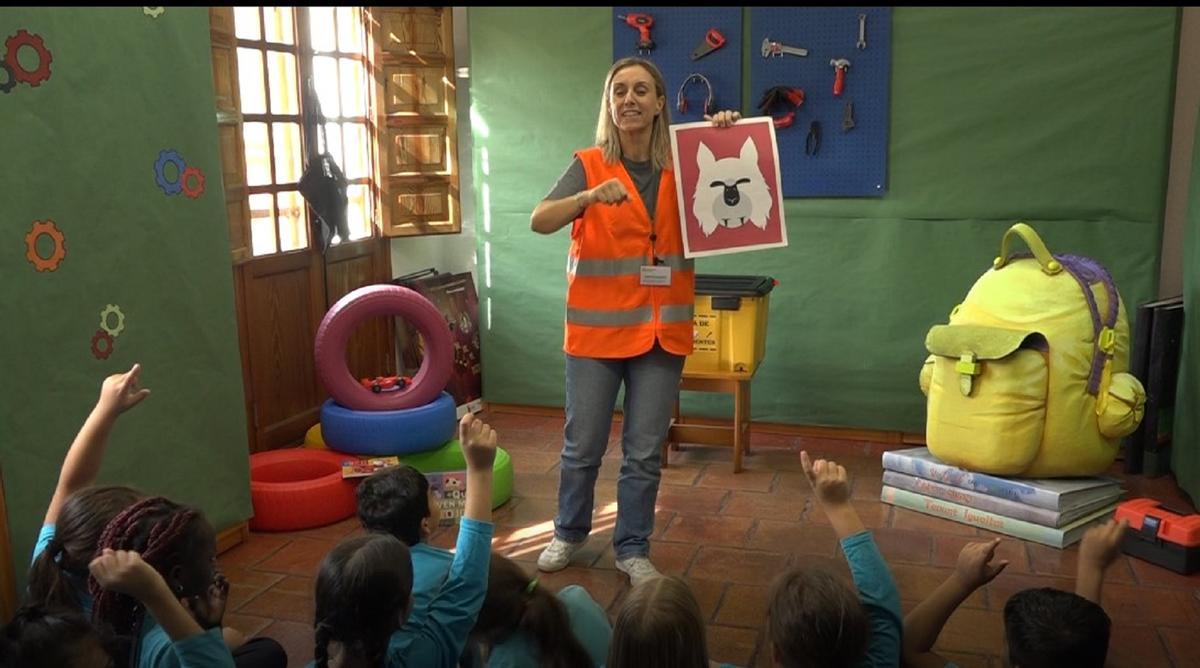 Actividad en una biblioteca de Mislata.