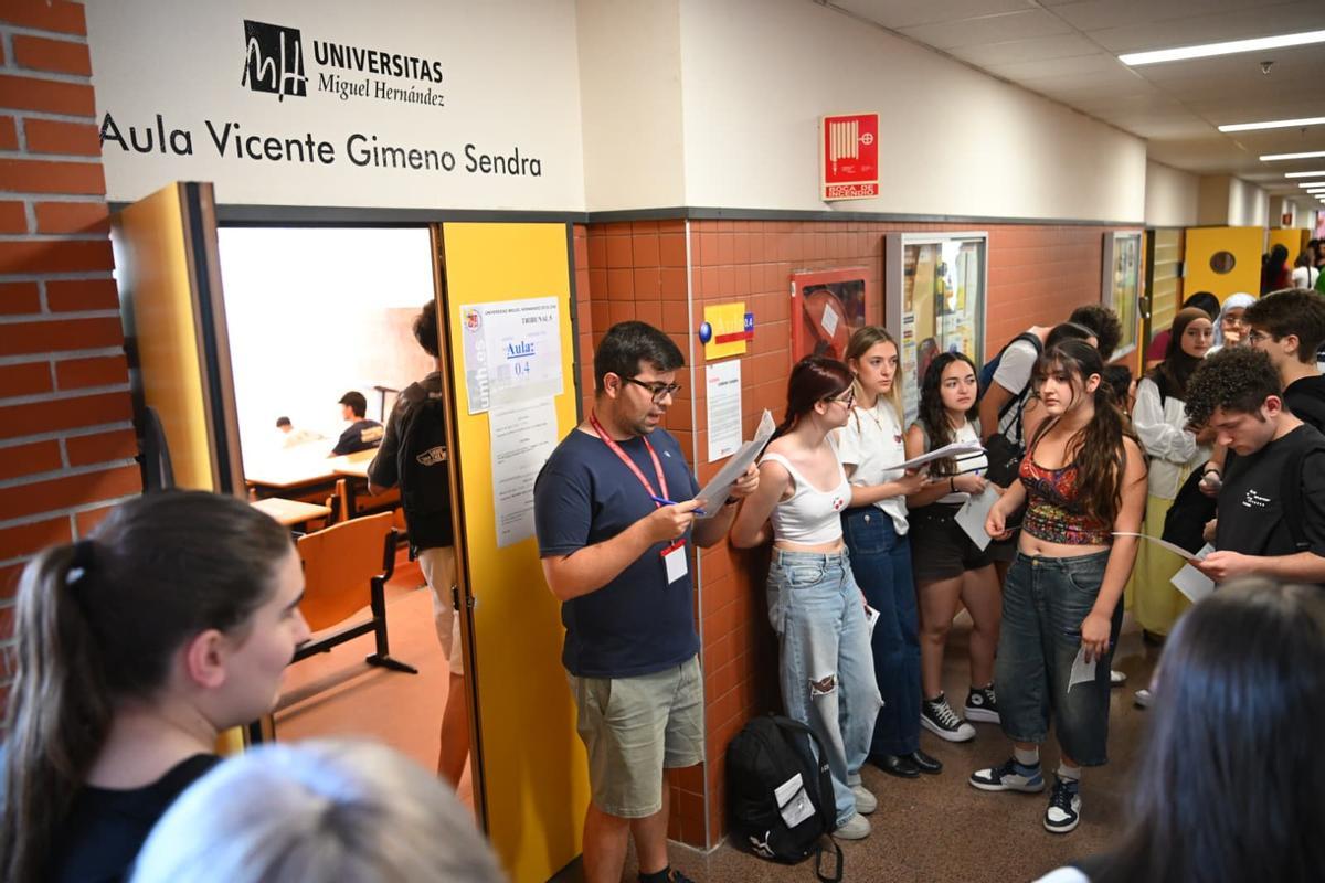 La Selectividad arranca en la UMH entre nervios e ilusión