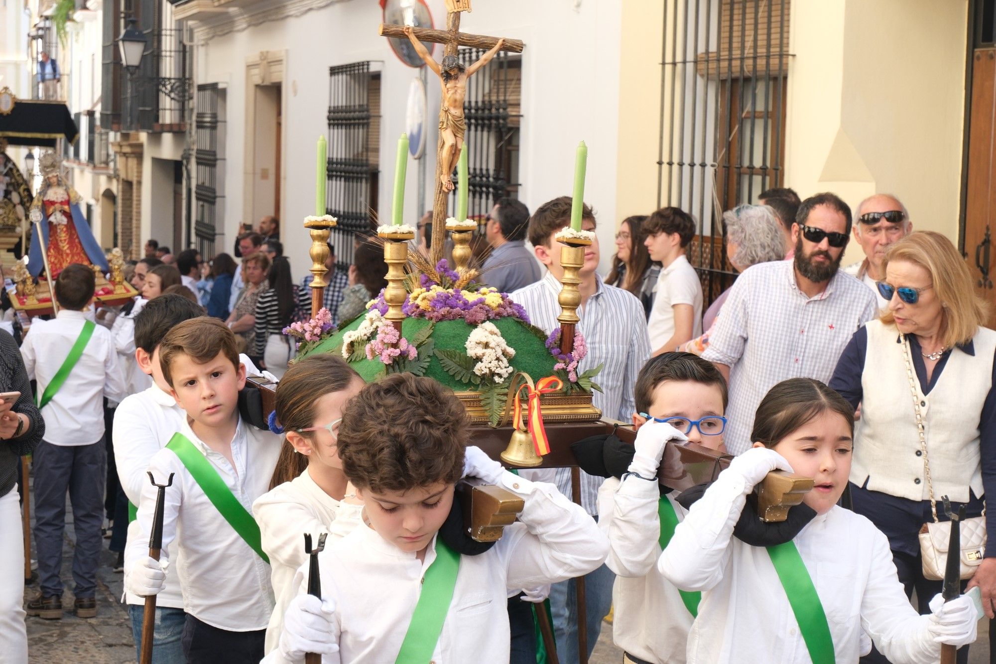 Concentración de tronos chicos en Antequera