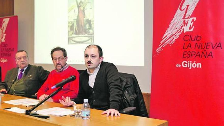 De izquierda a derecha, Francisco Prendes Quirós, Ernesto Burgos y Faustino Zapico.