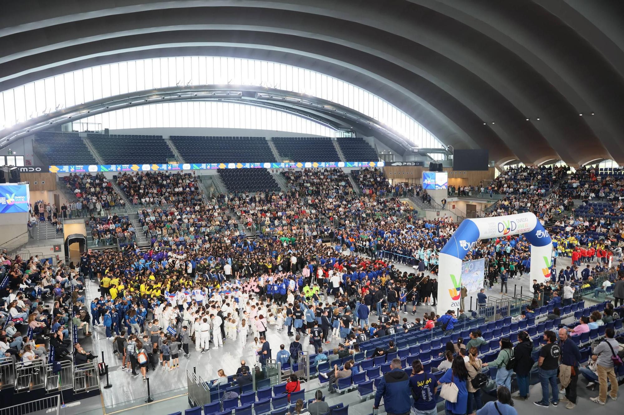 EN IMÁGENES: El encuentro de 50 clubs de Oviedo en el Palacio de los Deportes