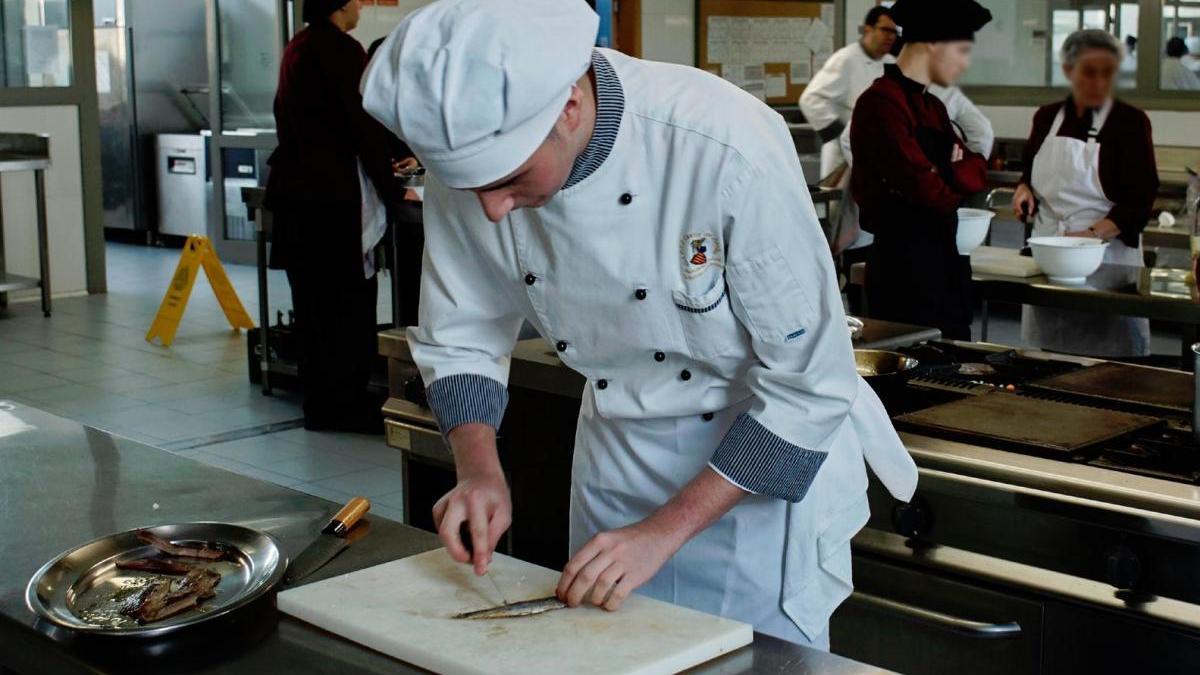 El castellonense Víctor Aliaga, en la final del Premio Promesas de la alta cocina