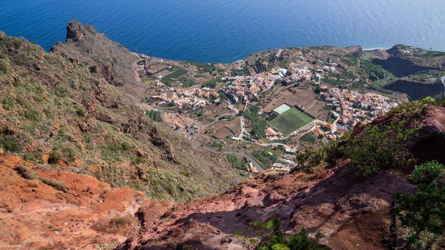 El Cabildo destina 373.000 euros para renovar el mobiliario urbano de Agulo