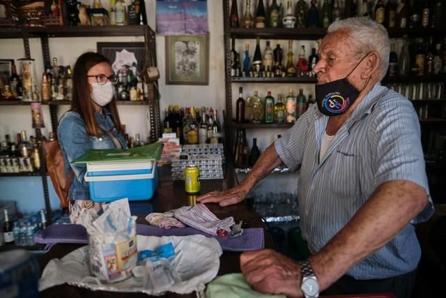 Recorrido con farmacéuticos por varios caseríos de Anaga, donde reparten medicamentos y atienden a personas en lugares aislados o con problemas para desplazarse  | 05/08/2020 | Fotógrafo: Andrés Gutiérrez Taberne