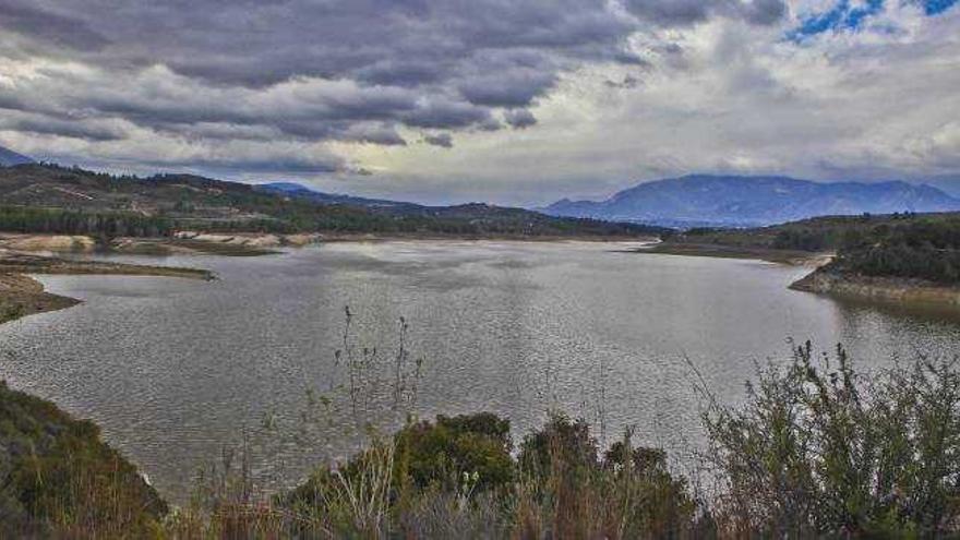 Las lluvias doblan las reservas del pantano de Beniarrés tras tocar fondo a final de año