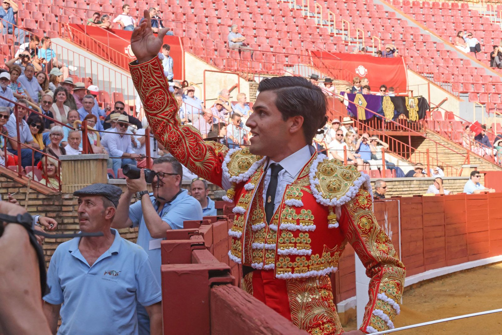 Javier Zulueta y Manuel Quintana abren la puerta de Los Califas
