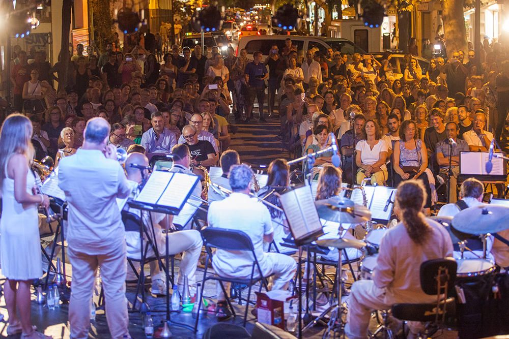 El Festival Eivissa Jazz abrió con un concierto de la Big Band Ciutat d'Eivissa que contó con la colaboración de Arturo Pueyo