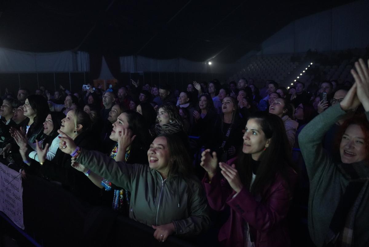 Los Caños llenan de música y nostalgia la plaza de toros de Córdoba