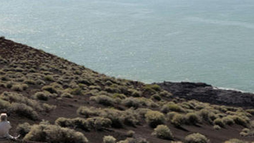 El volcán de El Hierro ha expulsado tres tipos de materiales en un mes de vida