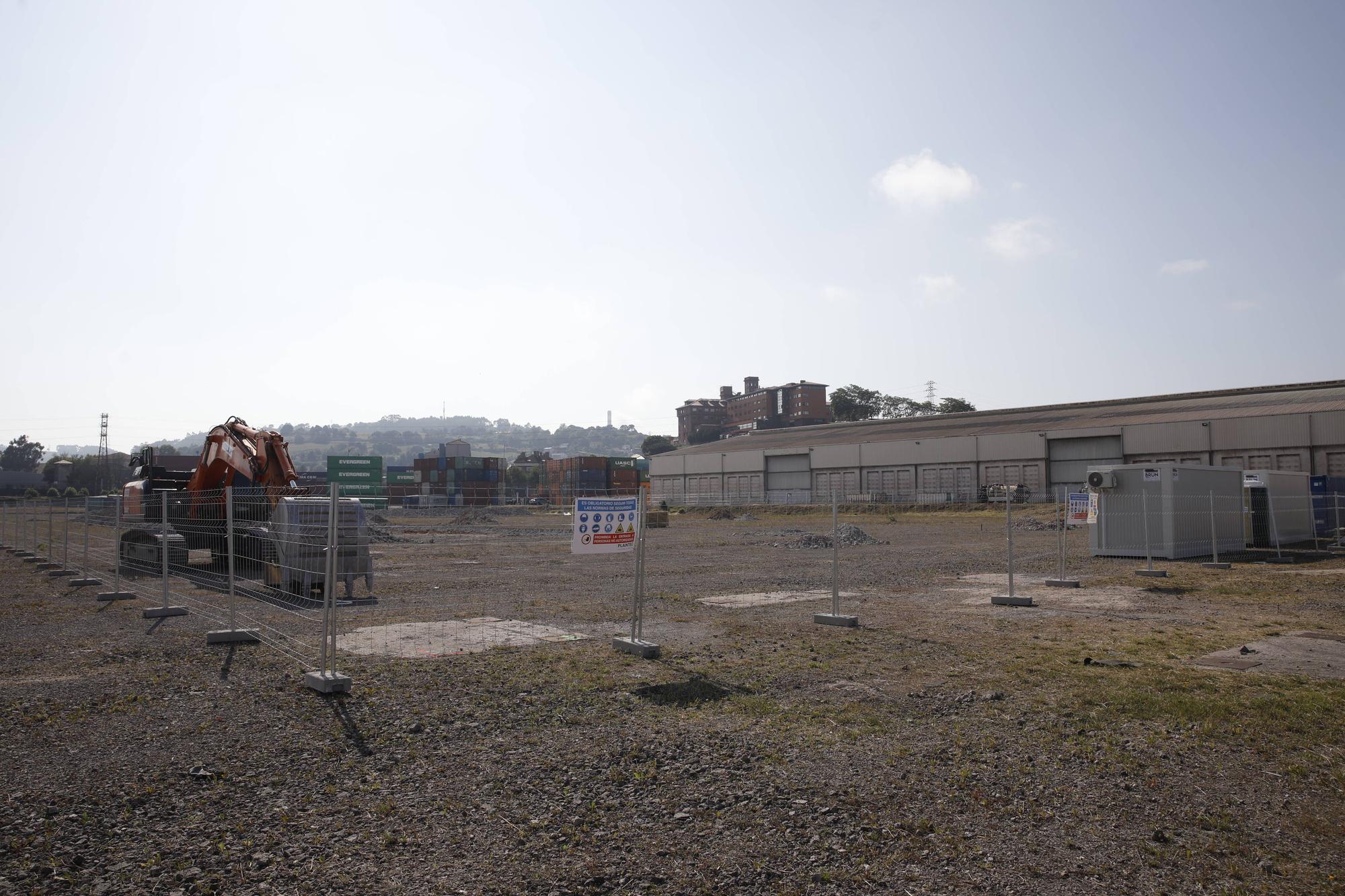 En imágenes: La obra de la piscifactoría de El Musel comienza con movimientos de tierras