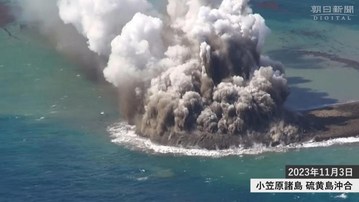 Erupción que ha creado la isla