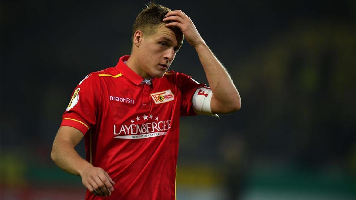 Felix Kroos en el partido de la Copa de Alemania DFB Pokal ante el BVB Borussia Dortmund