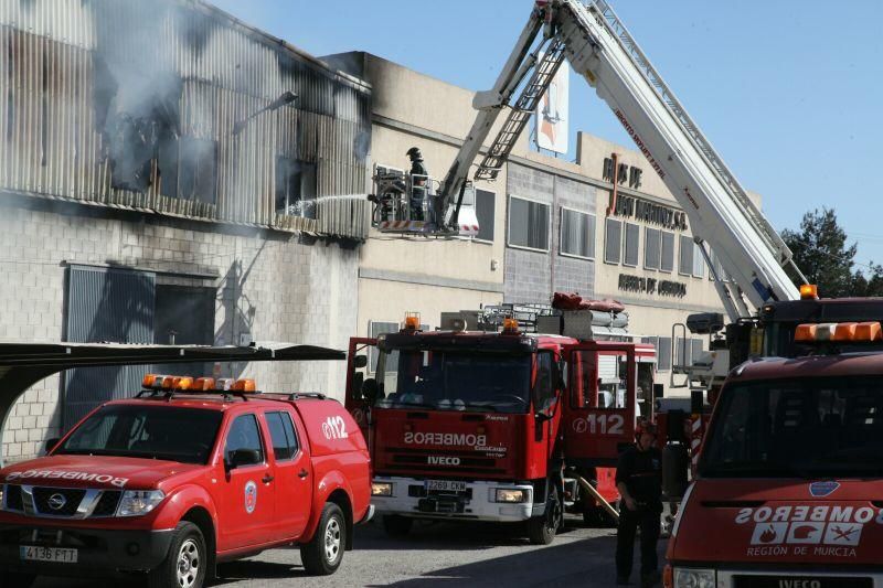 Arde una nave de curtido de pieles en Lorca