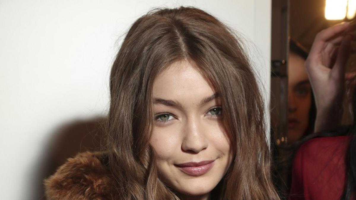 La modelo Gigi Hadid en el 'backstage' de Fendi 2017