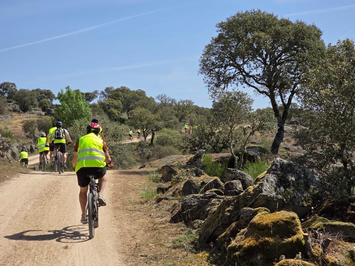 GALERÍA | El ciclismo y el Duero unen La Raya