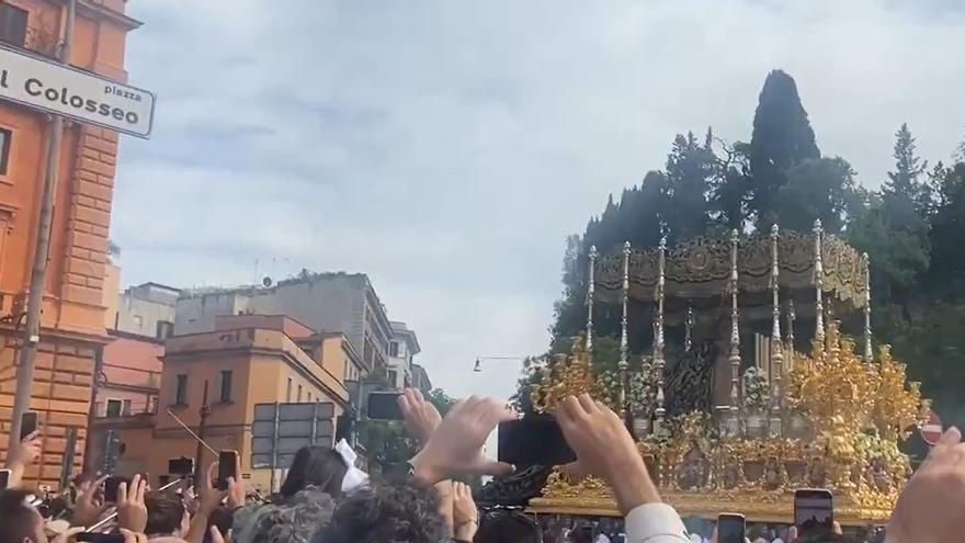 La Esperanza en procesión.