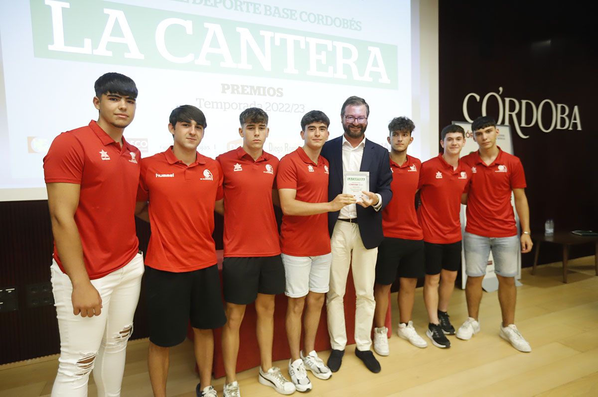 Premio mejor Equipo masculino: Cajasur Córdoba BM. Antonio Martín y los jugadores del equipo.