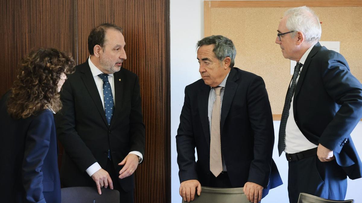 El conseller Espadaler al costat del fiscal cap de Catalunya Francisco Bañeres i el tinent fiscal Pedro Ariche