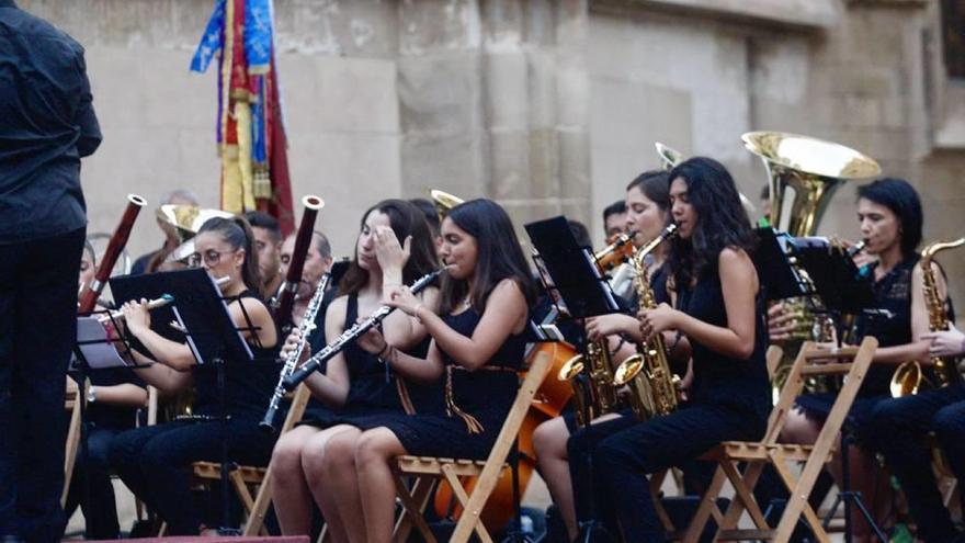 La Agrupación Musical de Beniaján ameniza la noche