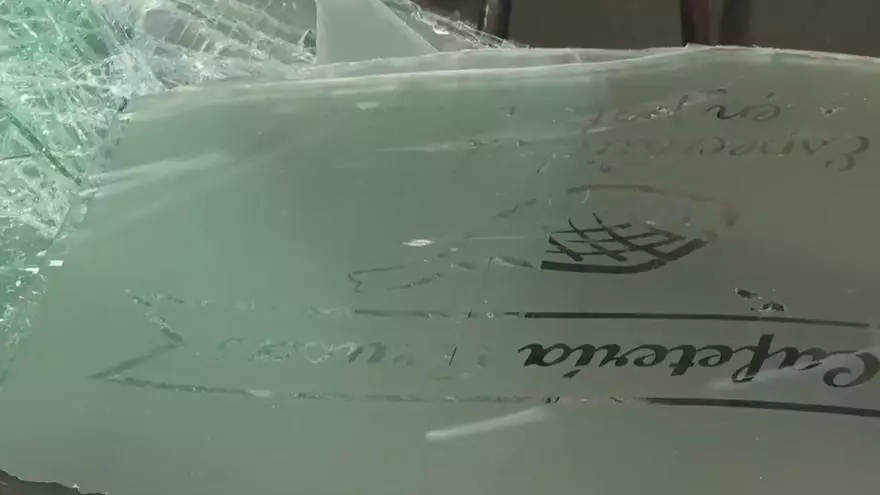 Así quedó la cafetería Arucas tras el intento de robo con alunizaje