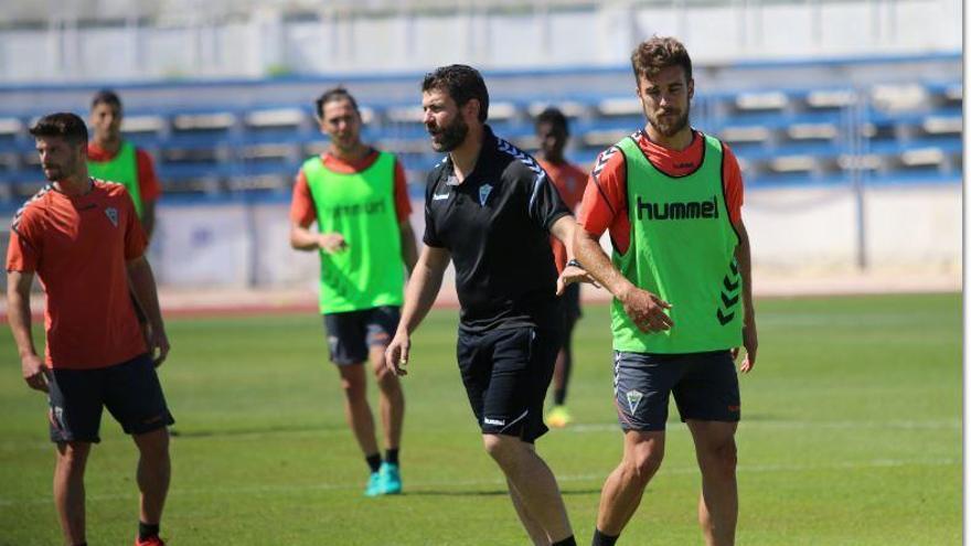 Fernando Estévez dirige un entrenamiento reciente