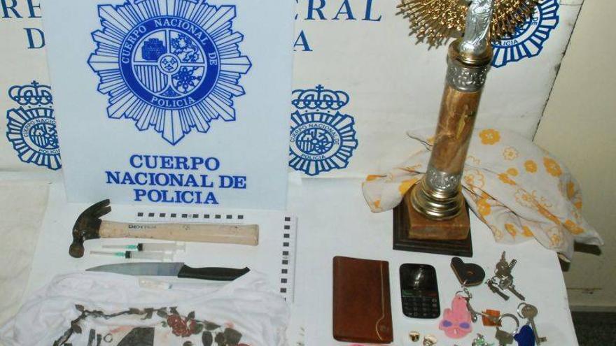 Apuñala y golpea en la cabeza a su tía de 87 años para robarle