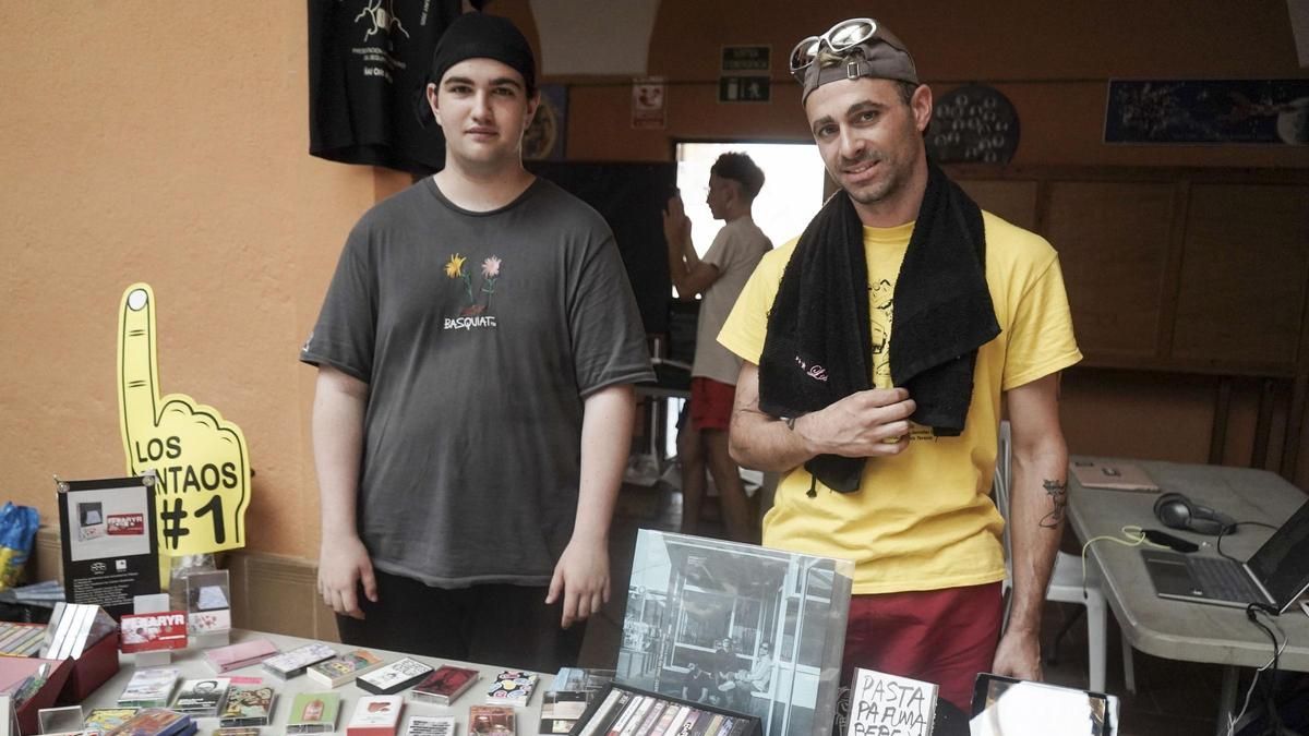 Daniel López (a la dreta), amb un còmplice d'aventures, Malísima