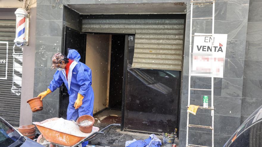 Sótano de los horrores de Alicante: Comienza la limpieza de las aguas fecales acumuladas durante más de dos años