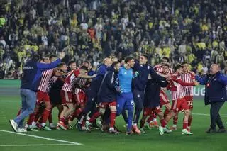 Resumen, goles y highlights Fenerbache 1 - 0 Olympiacos de la vuelta de cuartos de final de la Europa League