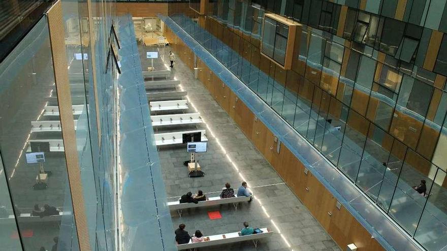 El patio interno del área de Radiología, con las viseras colocadas a ambos lados.