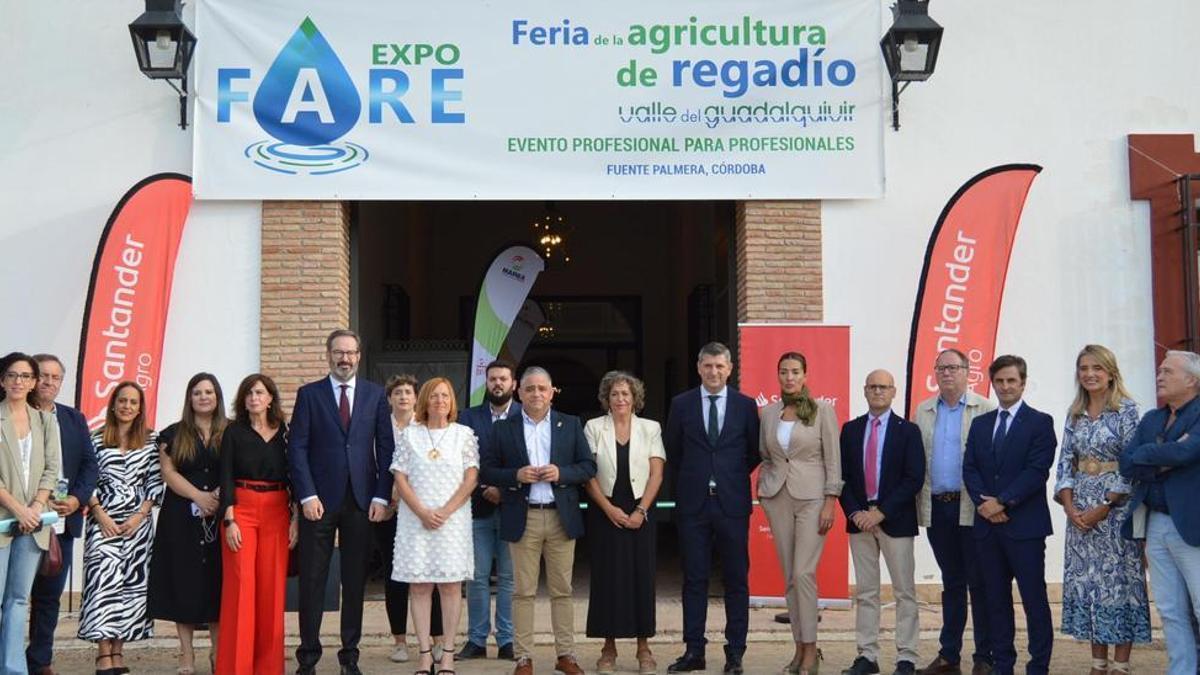 Asistentes a la inauguración de la última edición de Expofare.