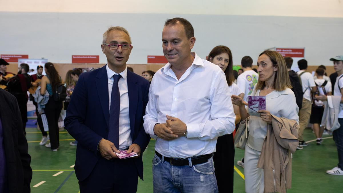 El rector de la USAL, Ricardo Rivero, con el presidente de la Diputación, Francisco Requejo.