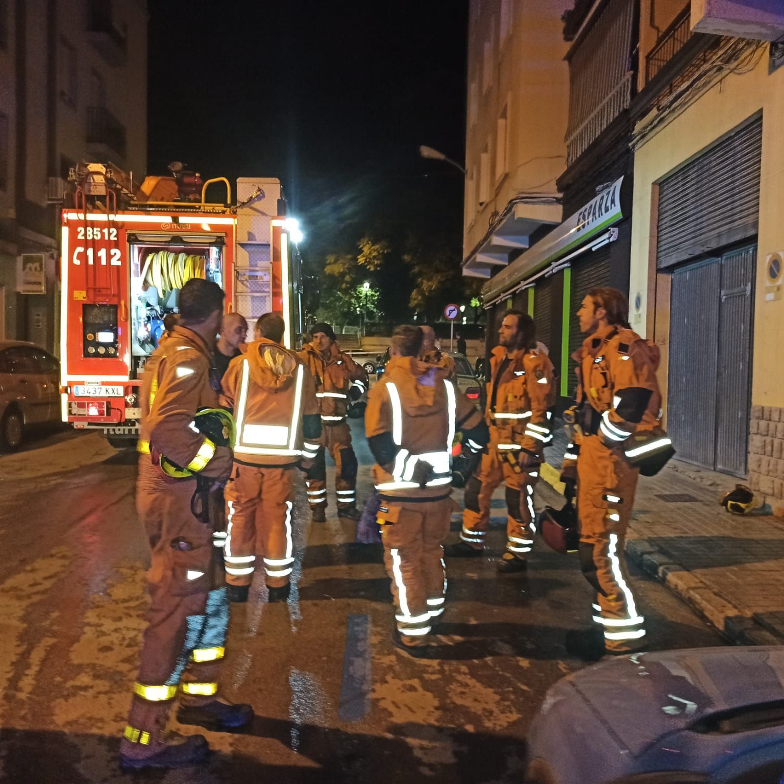 Un incendio obliga a desalojar una finca de madrugada en la calle Padre Claret de Xàtiva