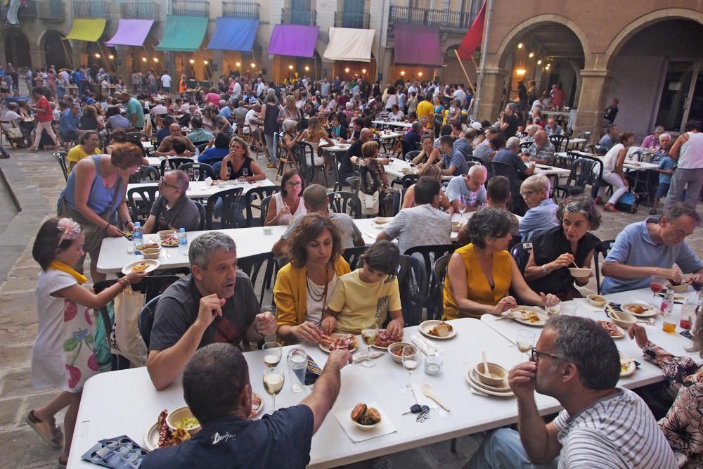 La gastromia de Calaf i l'Alta Segarra fa un tast participat a la plaça Gran