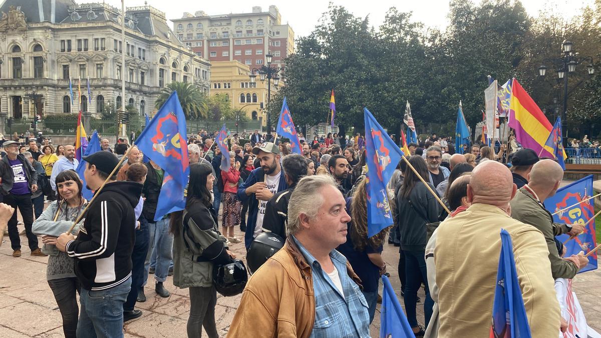 Manifestación antimonárquica en la Plaza de la Escandalera durante los premios “Princesa”