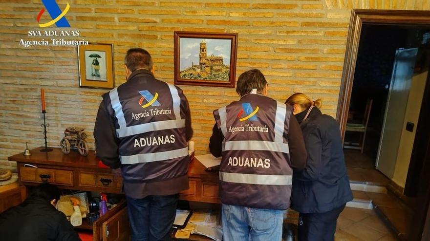 La Agencia Tributaria desmantela una 'macrotrama' de fraude de más de 300 millones en el IVA de hidrocarburos.