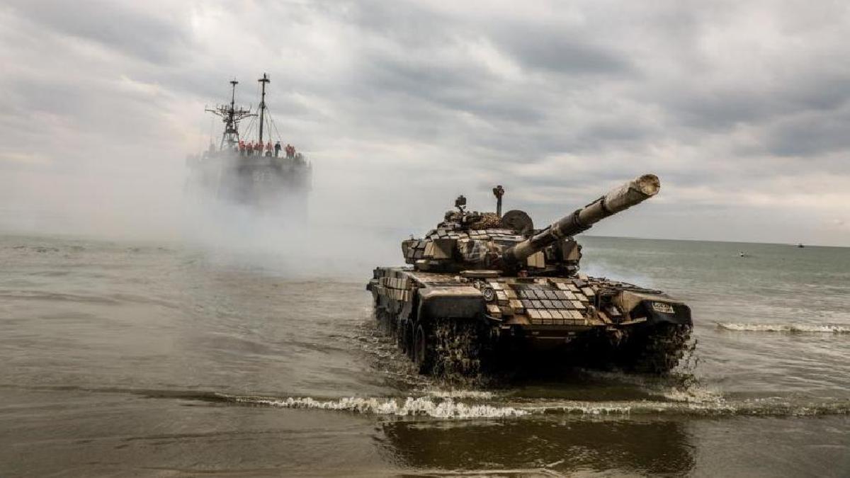 Fuerzas de la Guardia Revolucionaria de Irán, en unas maniobras en la costa del Estrecho de Ormuz en 2022