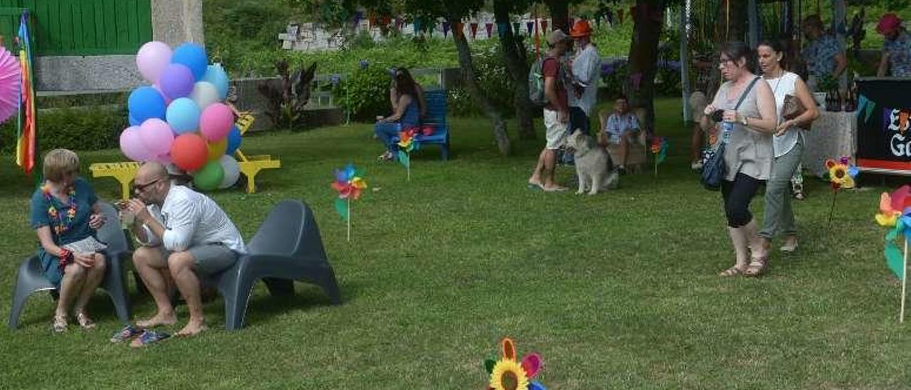 Lugar que concentró la única fiesta del Orgullo en O Salnés. // N.Parga