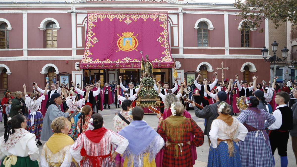 Coros y Danzas 'Virgen de las Huertas' durante una actuación, en una imagen de archivo.