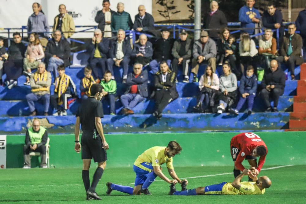 El conjunto de César Ferrando no aprovecha la expulsión del portero Emilio en el 52' y deja escapar dos puntos para colarse en los puestos de ascenso a Segunda