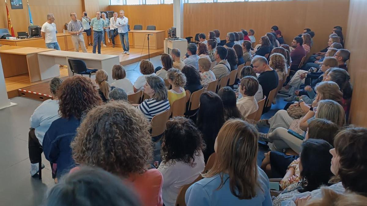 Multitudinaria asamblea en Ourense, este jueves, para analizar los problemas del modelo del tribunal de instancia.