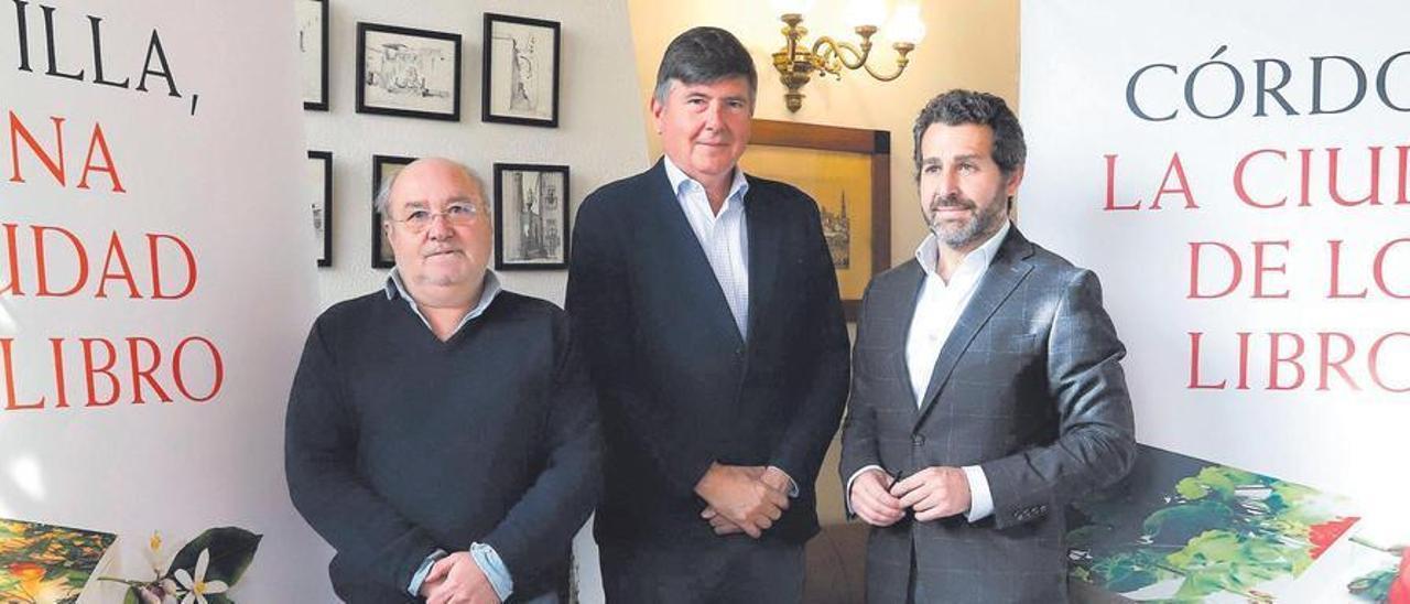 José María Arévalo, Manuel Pimentel y Antonio Cuesta, en la presentación de la celebración del 20º aniversario de la editorial Almuzara.