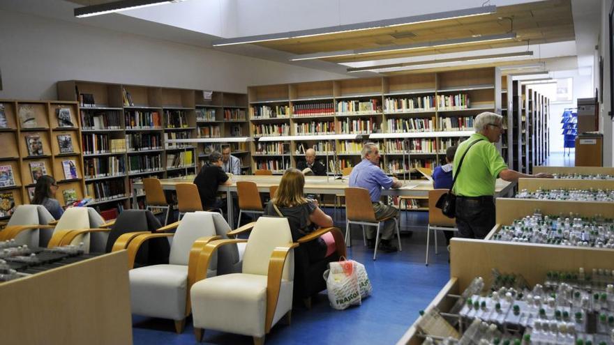 Juan José Millás apadrina en Mieres el encuentro de clubes de lectura de las bibliotecas de Asturias