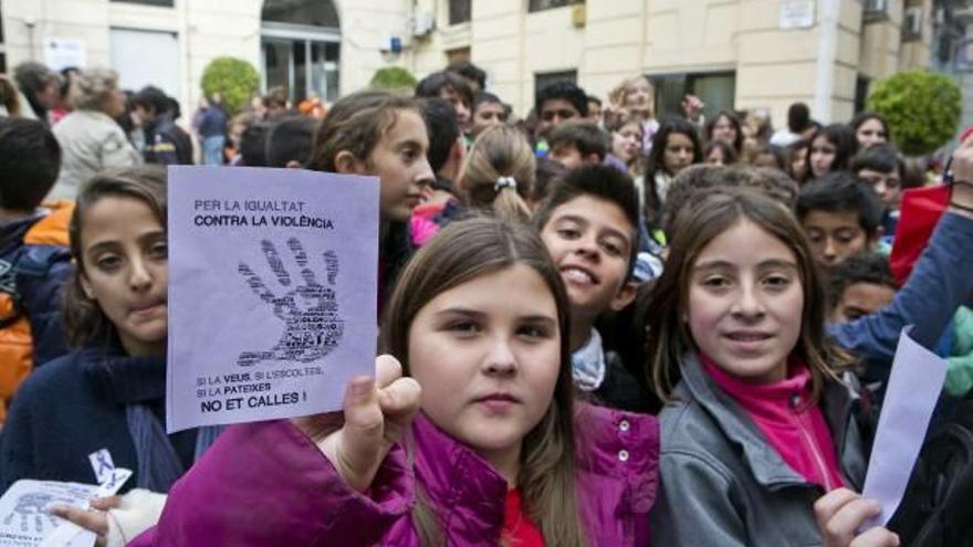 Solidaridad escolar con las maltratadas