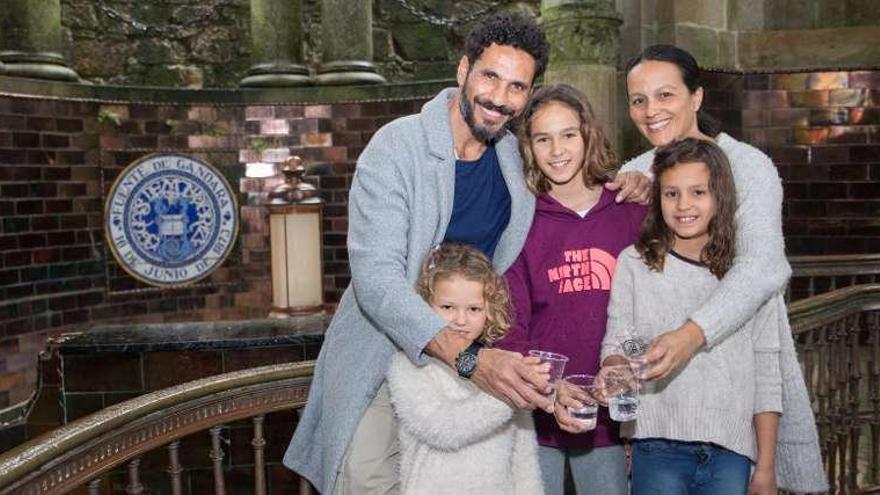 Higares y su familia en el Balneario de Mondariz.