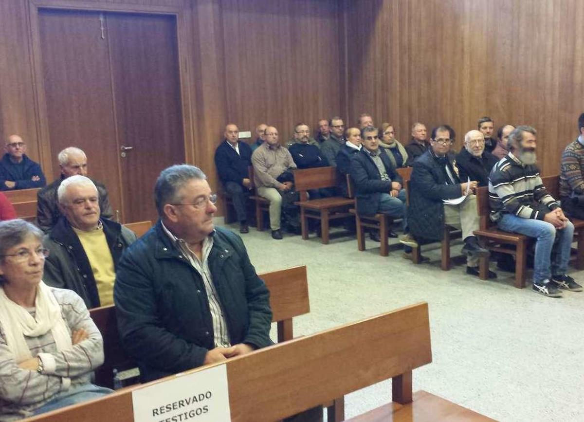 Dos vecinas testifican a favor del uso comunal de los montes de Aldán y 15, de las empresas