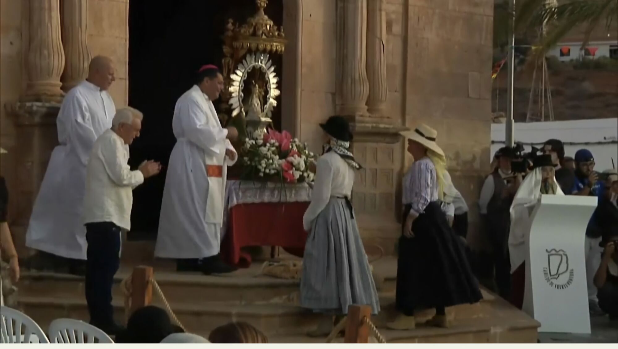 La plantilla del CB Gran Canaria visita a la Virgen del Pino