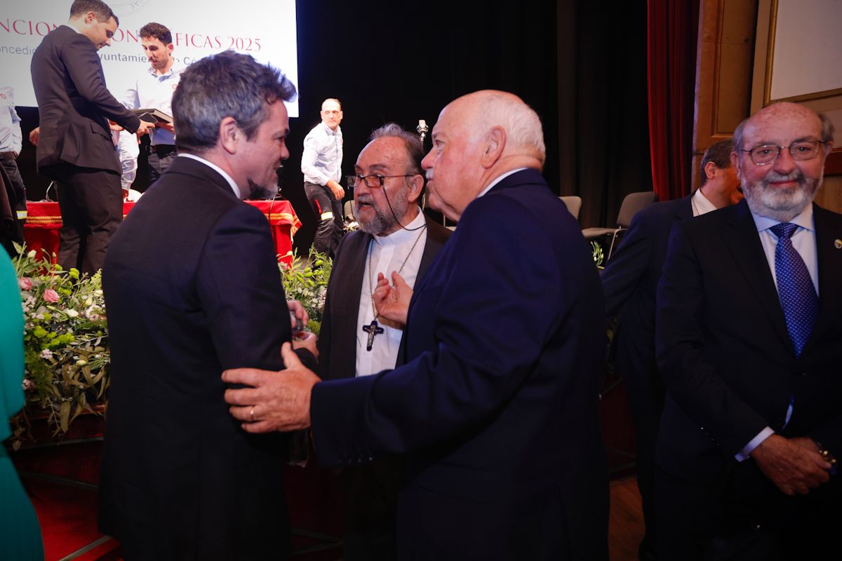 El Ayuntamiento entrega sus Medallas de la Ciudad